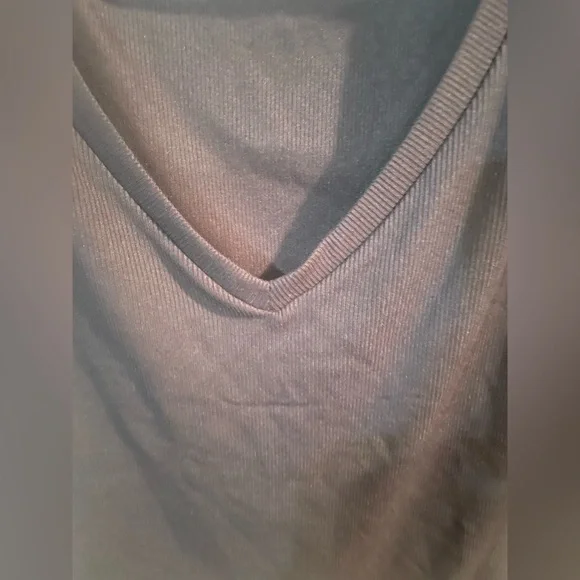 🔴 3/$12 No Boundaries Elegant Black V-Neck Crop Top! NWT! Size Large. - Picture 6 of 8